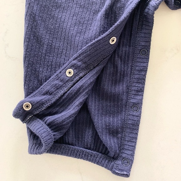 Baby Gap Girls Long Sleeve Onesie - Picture 2 of 5